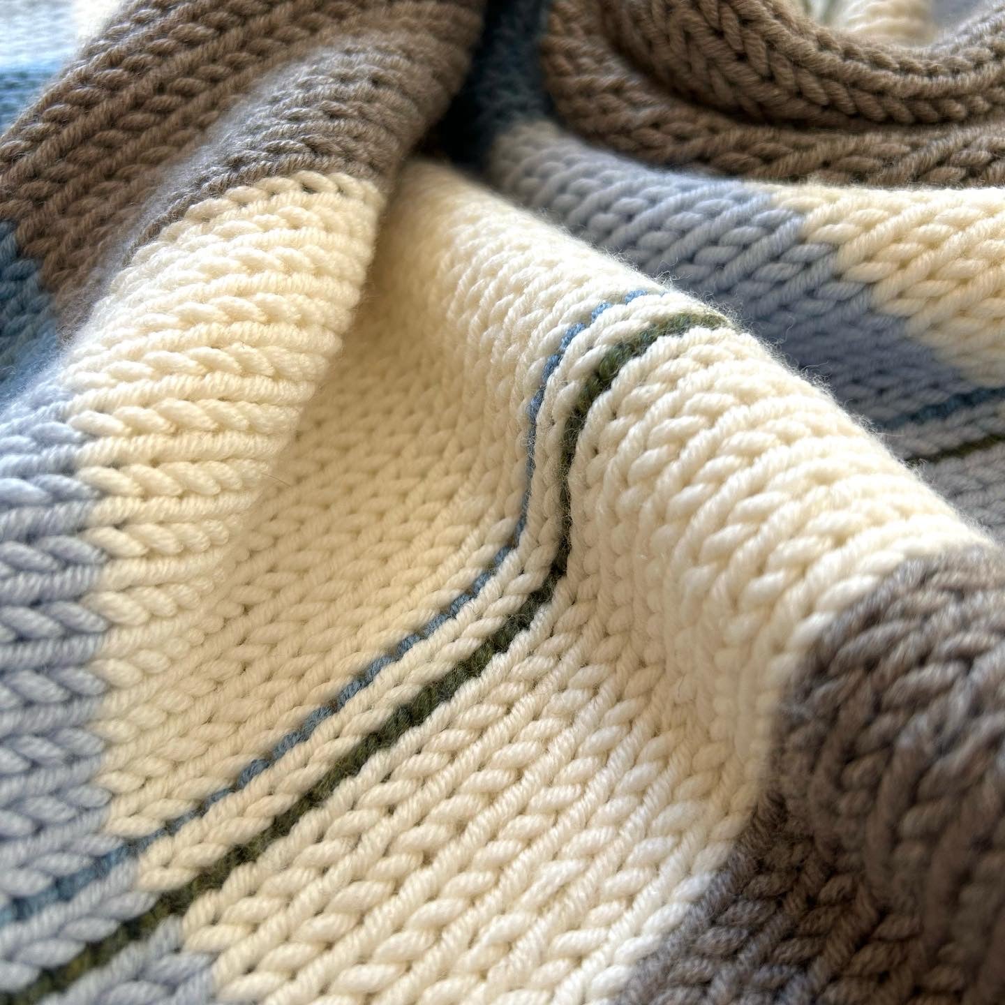 Heritage plaid merino wool blanket